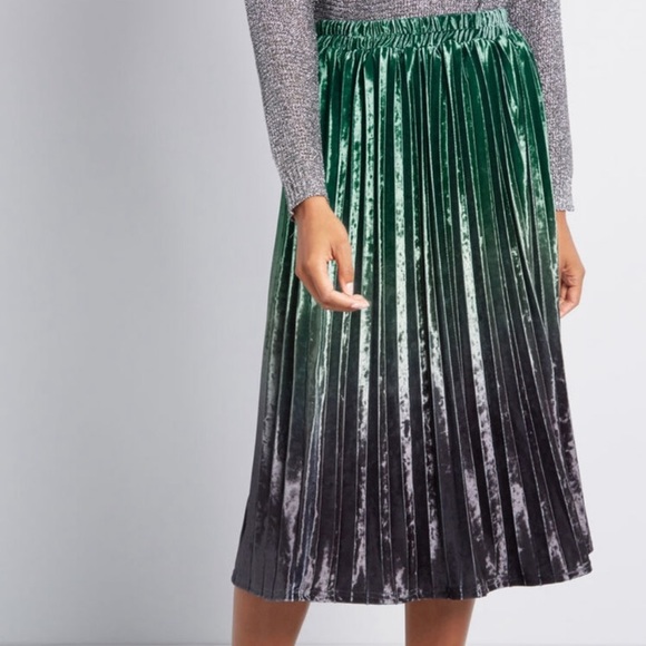 ModCloth Aesthetic honestly velvet midi skirt - Picture 2 of 4